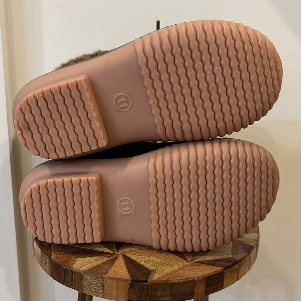SOLD!!! Marleylilly Leopard Fur Duck Waterproof Rain & Snow Outdoor Boots - Picture 6 of 8